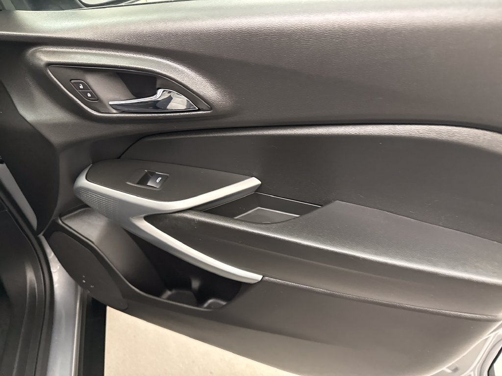 Used 2024 Chevrolet Trax LS FWD image 30