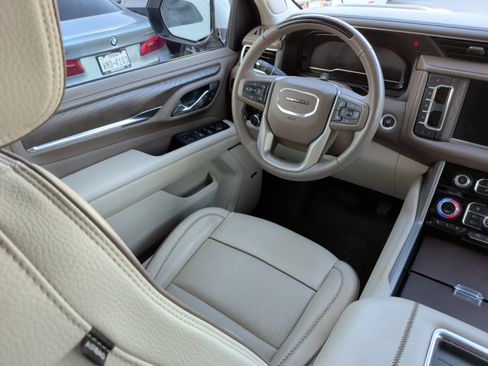 Used 2023 GMC Yukon XL Denali w/ Denali Reserve Package image 29