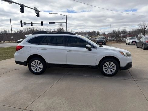 Used 2015 Subaru Outback 2.5i Premium image 4