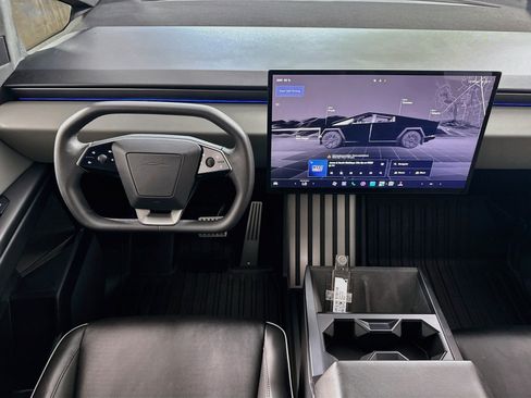 Used 2024 Tesla Cybertruck AWD Crew Cab image 23