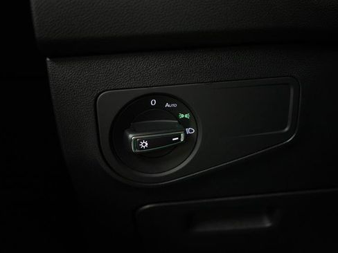 Used 2022 Volkswagen Tiguan SE w/ Panoramic Sunroof Package image 28