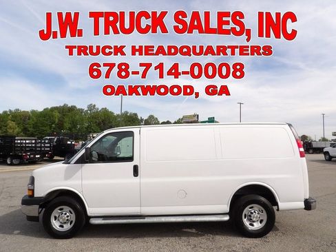 Used 2024 Chevrolet Express 2500 w/ Driver Convenience Package image 2