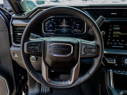 Used 2025 GMC Sierra 2500 Denali Ultimate image 19