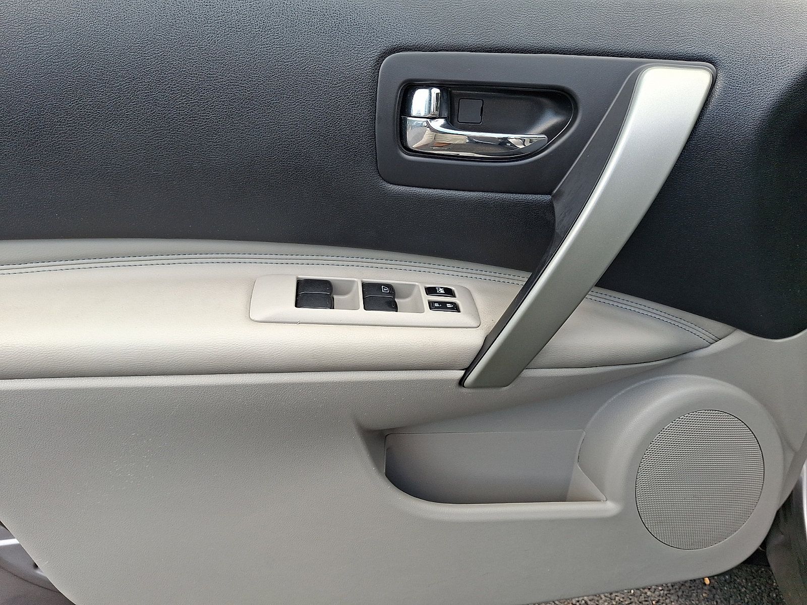 Used 2013 Nissan Rogue SL AWD/4WD image 12