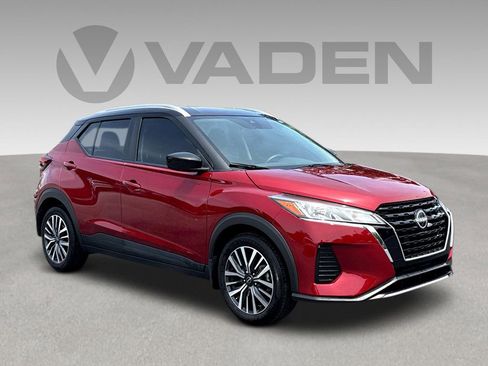 Used 2023 Nissan Kicks SV FWD image 1