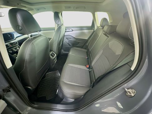Used 2023 Volkswagen Taos SE w/ Panoramic Sunroof Package FWD image 29