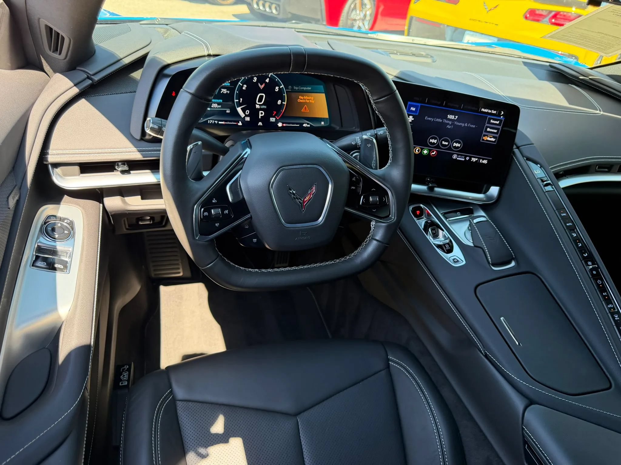 Used 2022 Chevrolet Corvette Stingray Coupe w/ 1LT RWD image 22