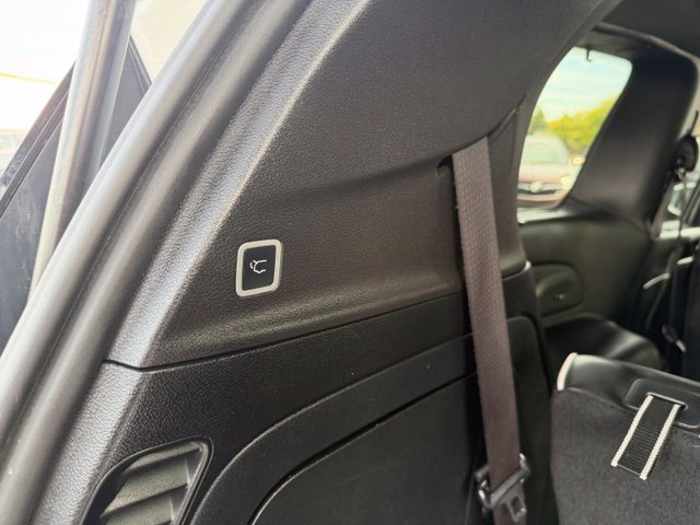 Used 2020 Chrysler Pacifica Limited FWD image 13