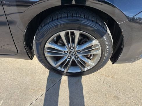Used 2017 Toyota Camry SE w/ Moonroof Package image 9