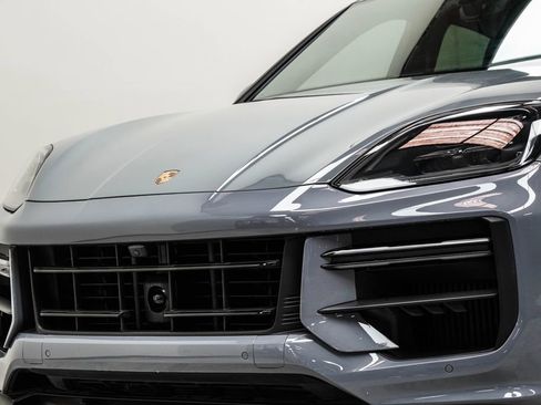 Used 2024 Porsche Cayenne Turbo GT AWD/4WD image 2
