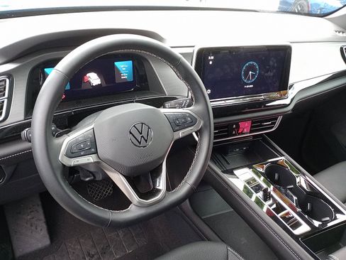 Used 2025 Volkswagen Atlas Cross Sport SE image 9