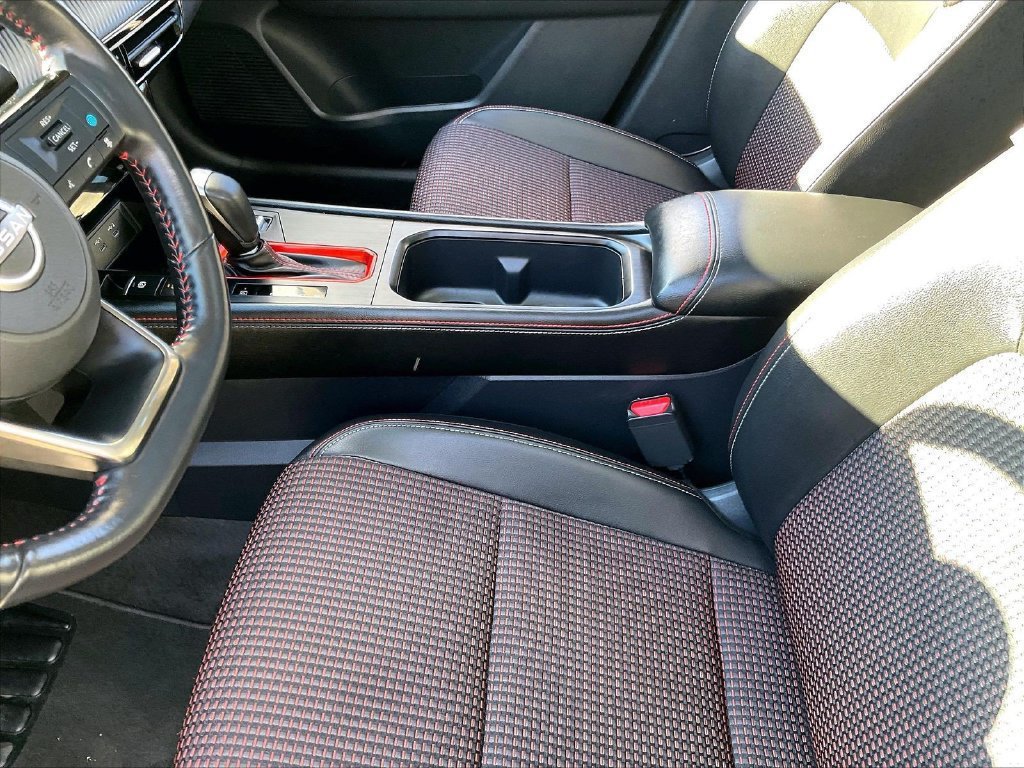 Used 2025 Nissan Kicks SR w/ SR Premium Package AWD/4WD image 20