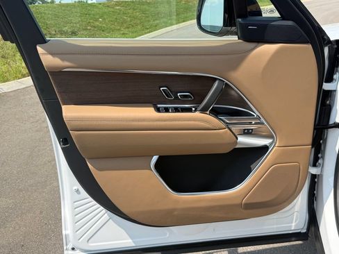 New 2026 Land Rover Range Rover Long Wheelbase SE AWD/4WD image 15
