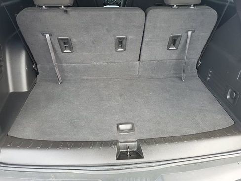 Used 2023 Chevrolet Traverse LT image 18