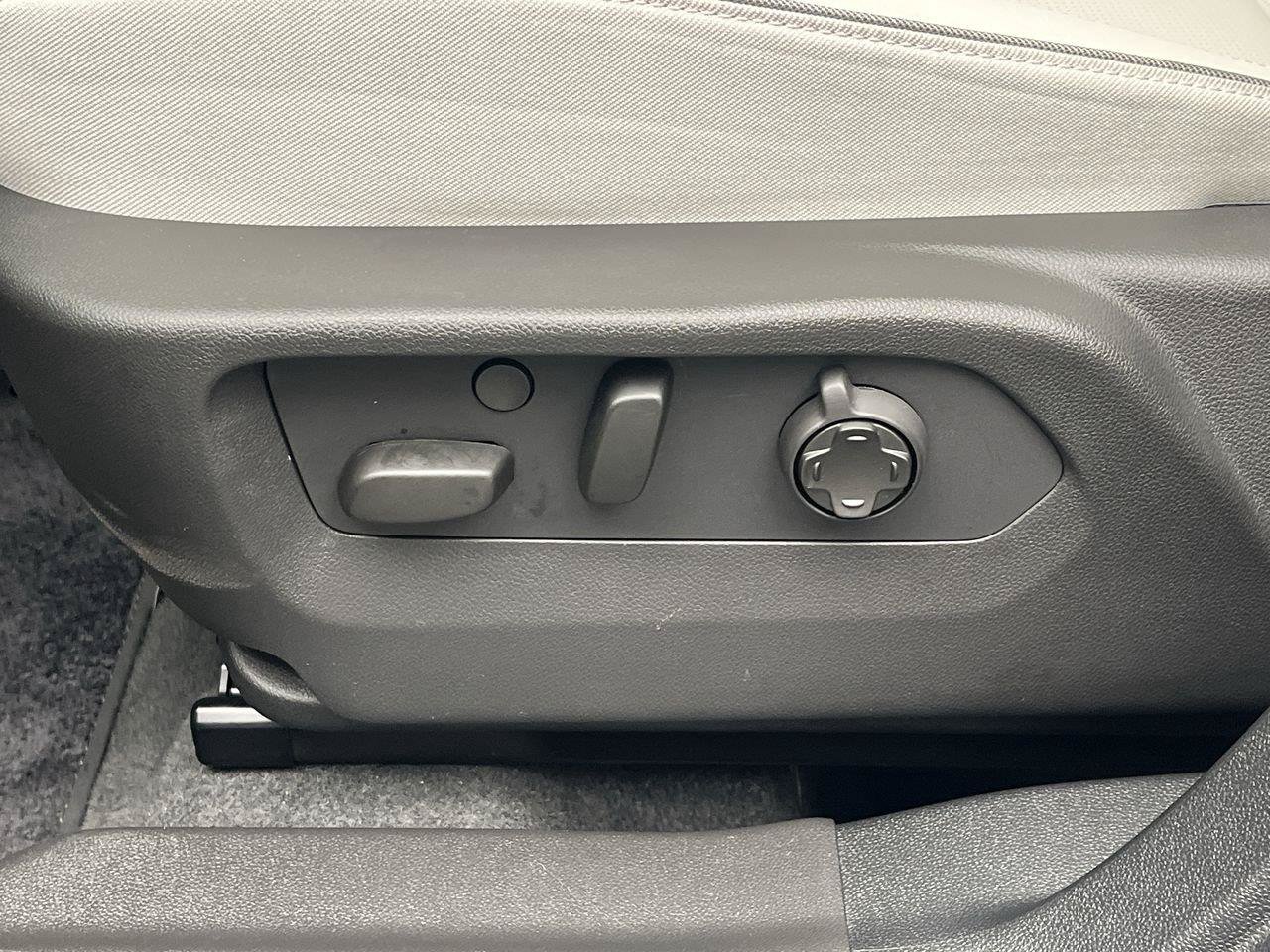 Used 2025 Buick Envision Avenir AWD/4WD image 11