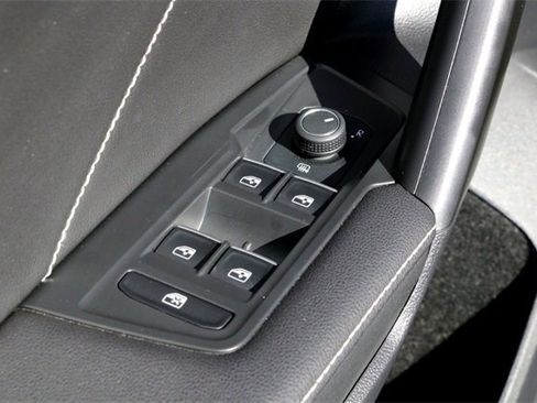 Used 2023 Volkswagen Tiguan SE R-Line image 22