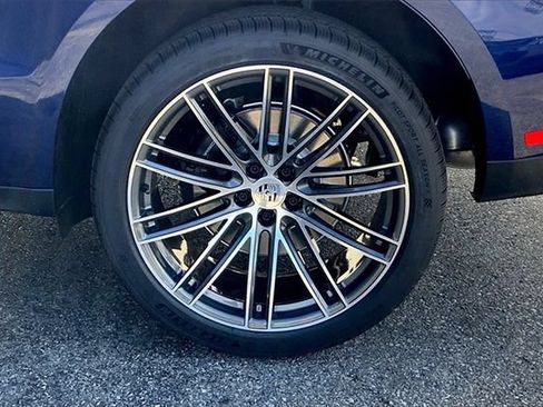 Used 2026 Porsche Macan AWD/4WD image 17