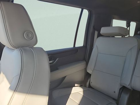 New 2026 GMC Yukon XL Elevation image 12