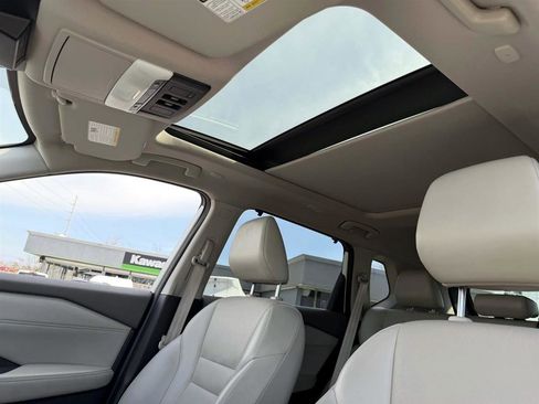 Used 2022 Nissan Rogue SV w/ SV Premium Package image 12