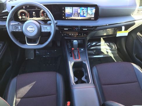 New 2026 Nissan Kicks SR w/ Cold Weather Package image 16