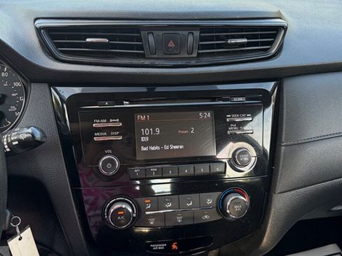 Used 2017 Nissan Rogue S FWD image 14