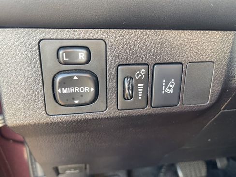 Used 2017 Toyota RAV4 Limited image 15