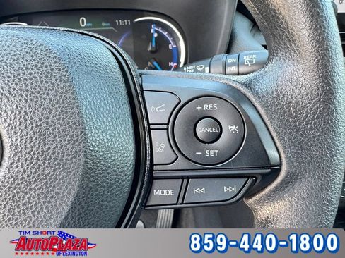 Used 2025 Toyota RAV4 XLE AWD/4WD image 21