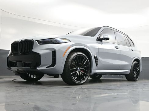 Used 2026 BMW X5 xDrive40i w/ M Sport Package AWD/4WD image 32