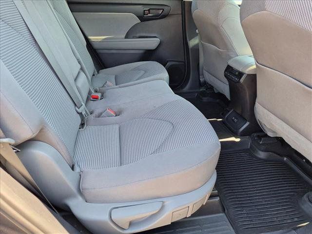 Used 2020 Toyota Highlander L FWD image 18