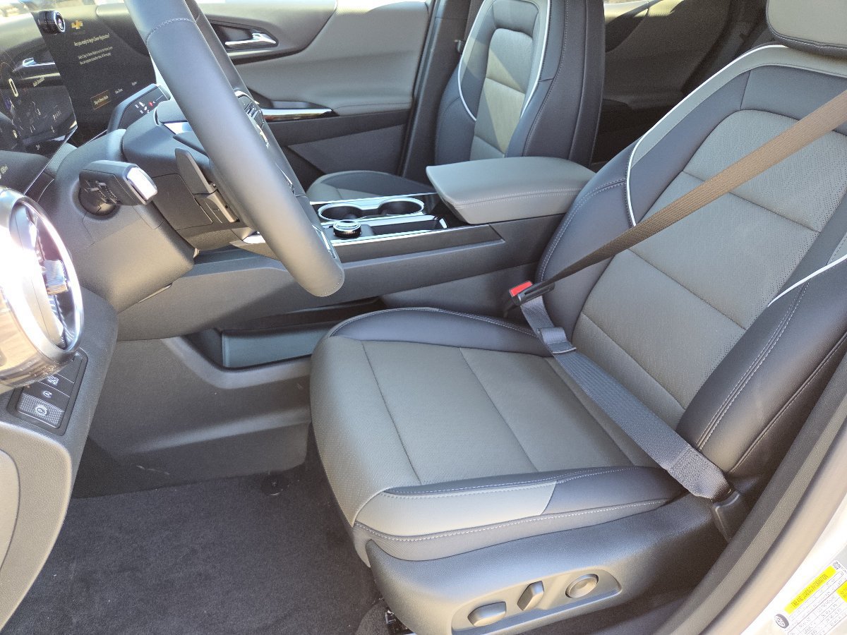 New 2027 Chevrolet Equinox LT w/ Convenience Package II FWD image 29