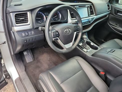 Used 2019 Toyota Highlander XLE FWD image 9