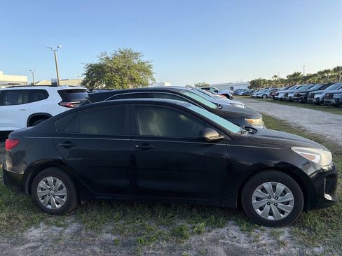 Used 2018 Kia Rio LX image 3