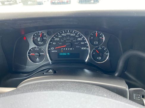 Used 2016 Chevrolet Express 2500 RWD image 11