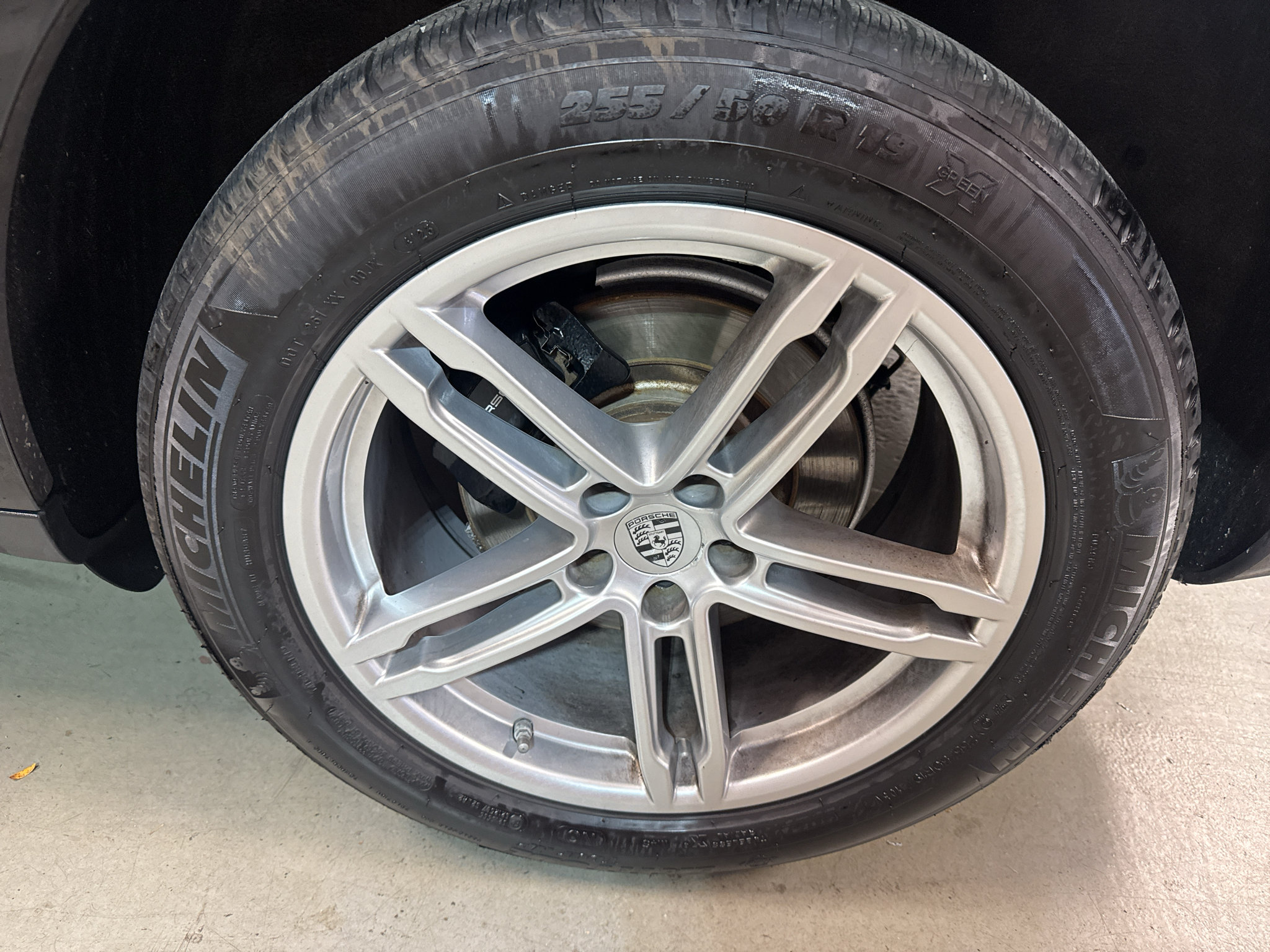 Used 2018 Porsche Macan AWD/4WD image 39