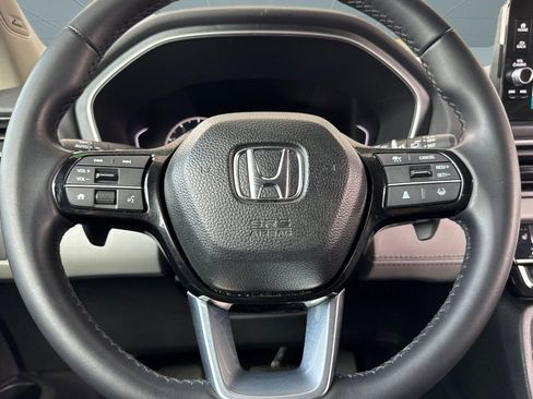 Certified 2025 Honda Pilot Touring image 18