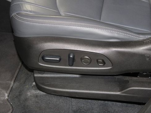 Used 2024 Buick Enclave Premium image 19