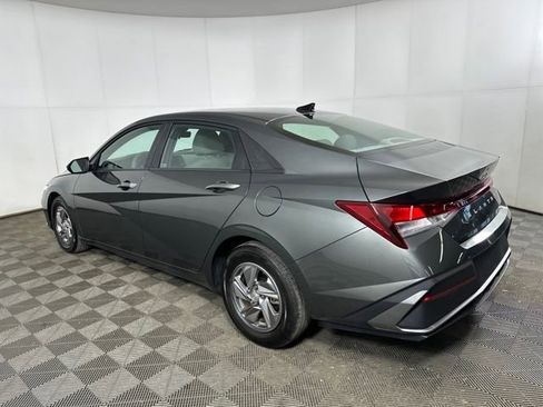 Used 2025 Hyundai Elantra SE w/ Cargo Package FWD image 5