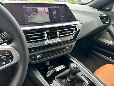 Used 2025 BMW Z4 M40i w/ Edition RWD image 9
