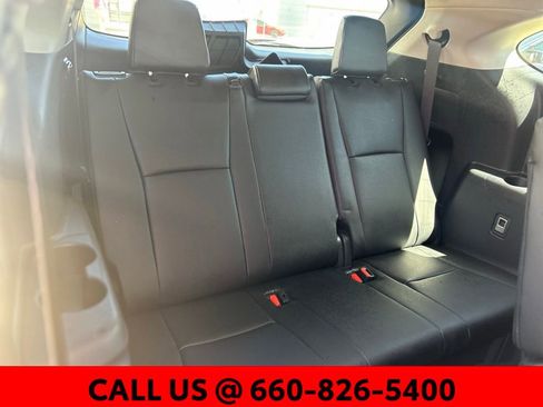 Used 2024 Toyota Highlander XLE image 9