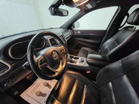 Used 2017 Jeep Grand Cherokee Limited image 16