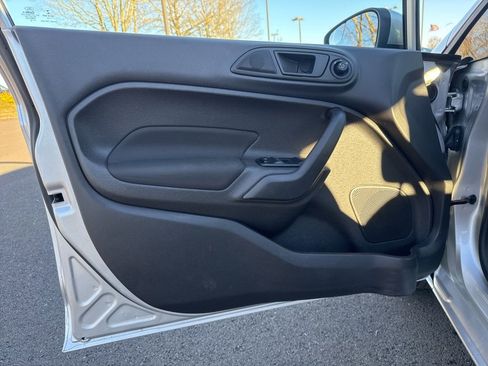 Used 2018 Ford Fiesta SE image 11