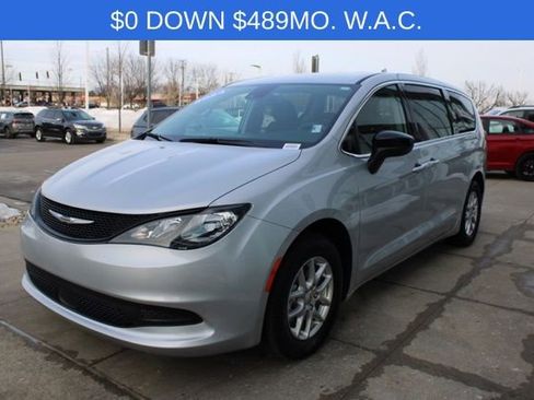 Used 2024 Chrysler Voyager LX image 3