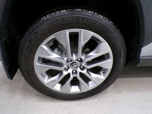 Used 2019 Toyota RAV4 XLE Premium w/ Cold Weather Package AWD/4WD image 21