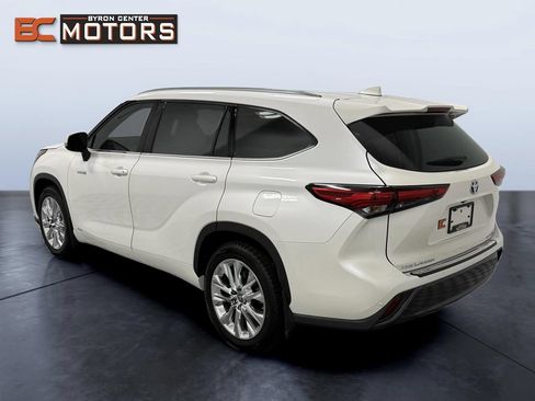 Used 2021 Toyota Highlander Limited AWD/4WD image 4