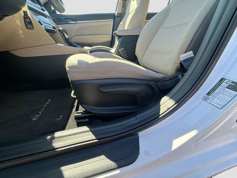Used 2017 Hyundai Elantra SE image 21