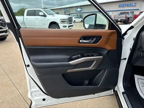 Used 2023 Nissan Pathfinder Platinum AWD/4WD image 13