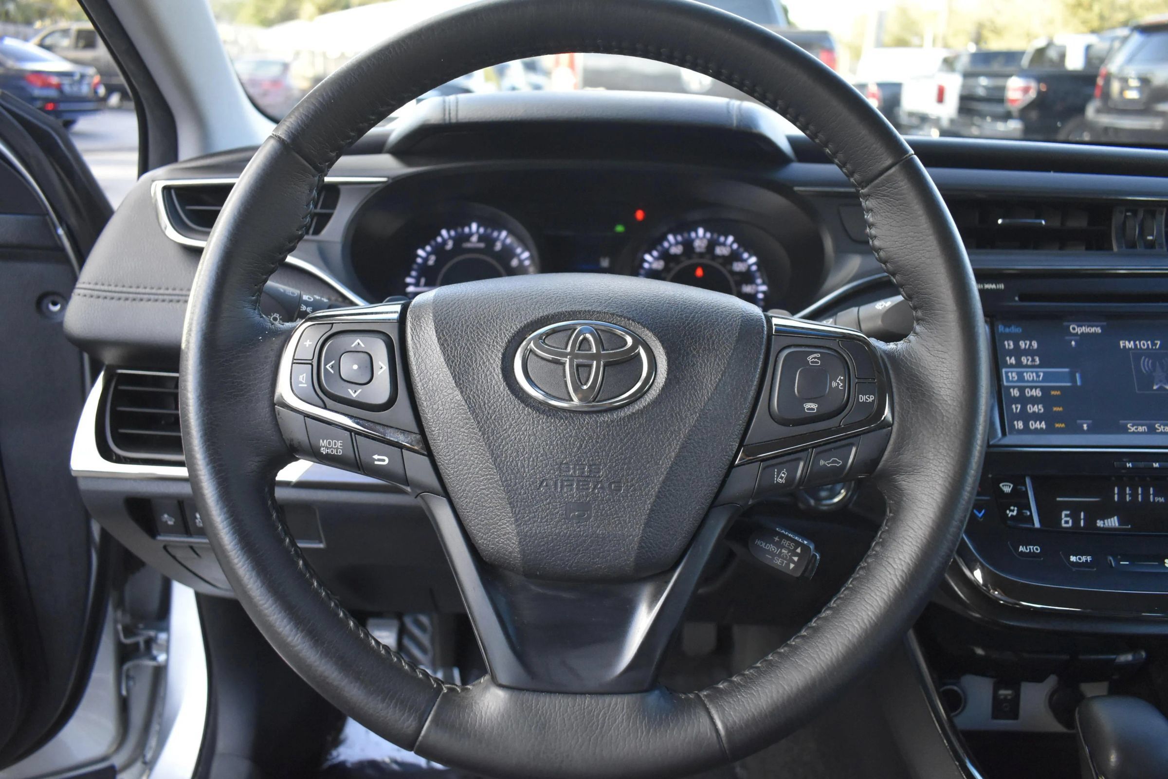 Used 2018 Toyota Avalon XLE FWD image 18