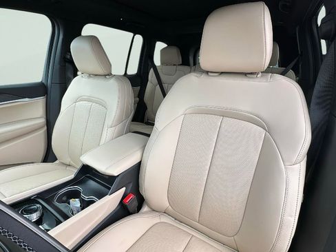 New 2025 Jeep Grand Cherokee Limited w/ Luxury Tech Group II AWD/4WD image 13