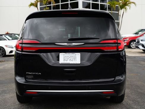 Used 2024 Chrysler Pacifica Touring-L image 18