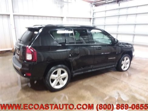 Used 2014 Jeep Compass Latitude image 2